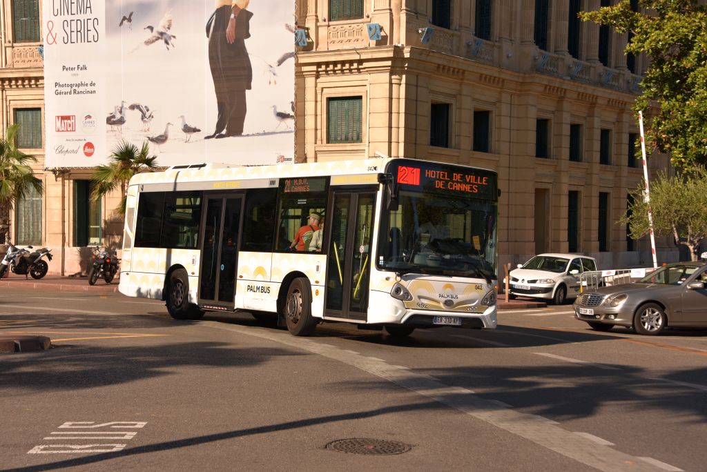 Palm Bus 042 Bus de Cannes Le